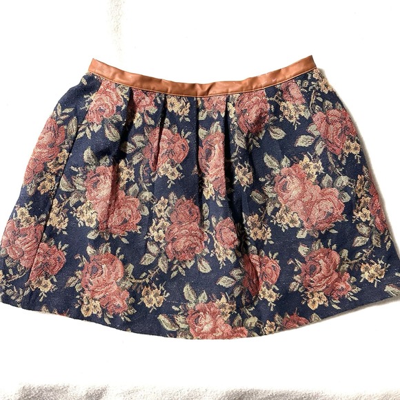 Flying Tomato Dresses & Skirts - VINTAGE‎ Flying Tomato M Medium Floral Tapestry Skirt Back Zip